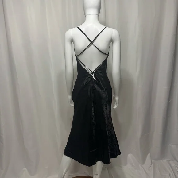 Elegant Black Satin Dress - Picture 8 of 14